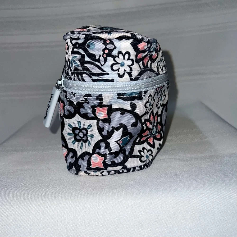 Vera Bradley Makeup Bag Lighten Up Makeup Bag‎ NWOT Lisbon Medalli…
